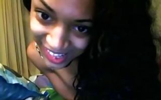 Ebony girl fucks her tight pussy performing solo on webacm